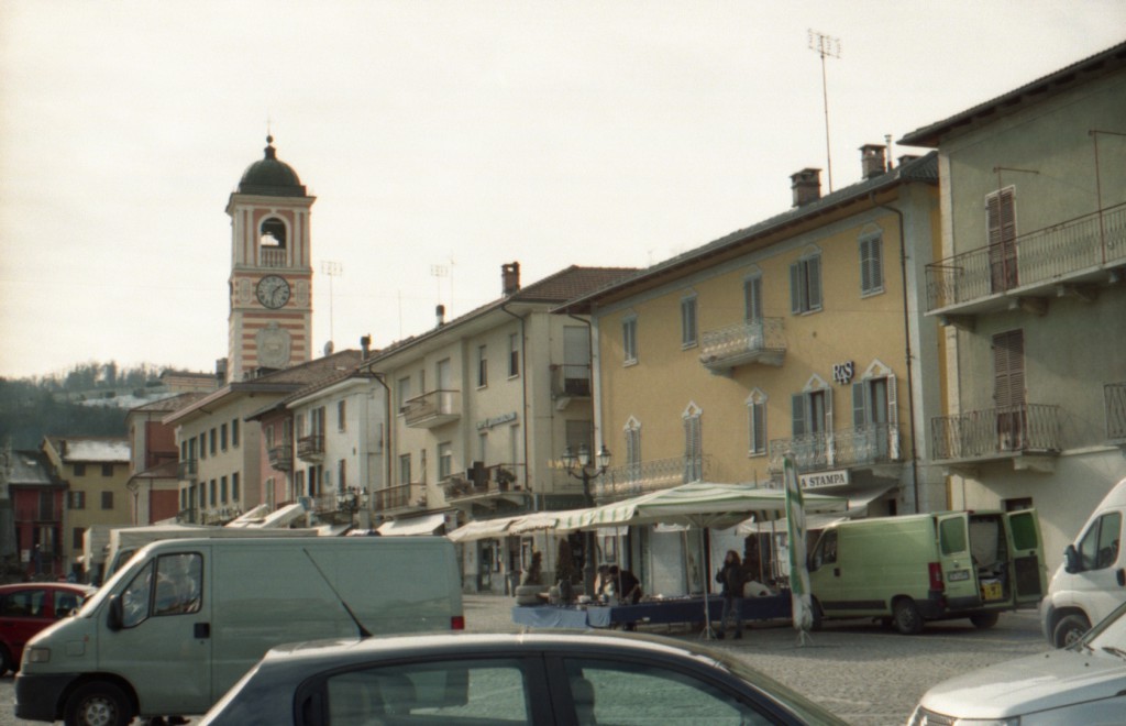 Piazza Italia Boves (CN) fotografata con Kodak Retinette